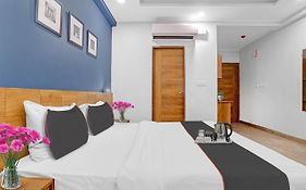 Hotel Rush Imperial Indore 3*